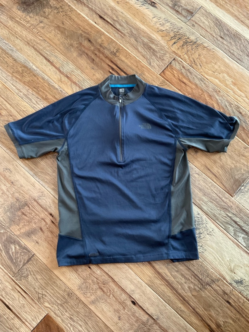 The North Face Men’s Navy and Gray Short-Sleeve Swim Rash Guard